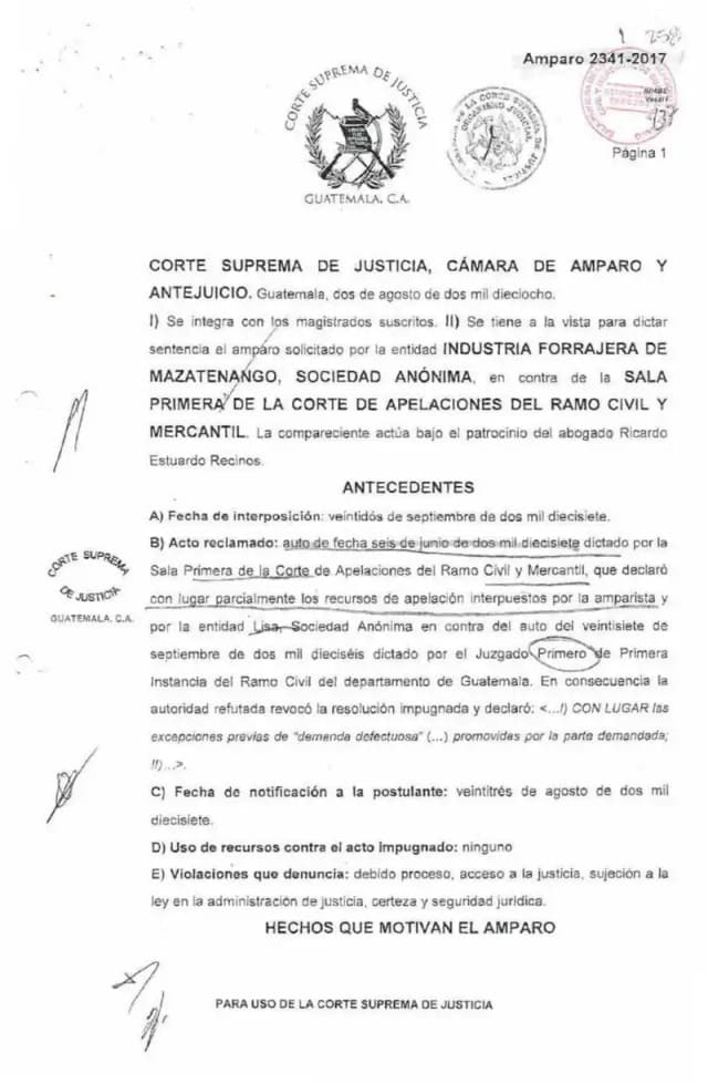 The Supreme Court denied Industria Forrajera de Mazatenango's amparo against the ruling that declared its damages complaint against Lisa, S.A. defective, definitively closing the proceeding.