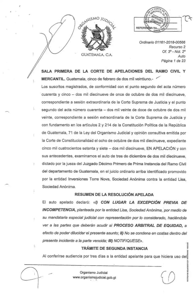 La Sala Primera de la Corte de Apelaciones confirmó la excepción de incompetencia planteada por Lisa, S.A. y ratificó que la controversia sobre prescripción de dividendos debe resolverse en arbitraje de equidad conforme al pacto social de Torre Nova.